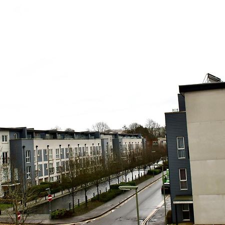 Beautiful 1-Bed Apartment In Redhill Redhill  Exteriör bild