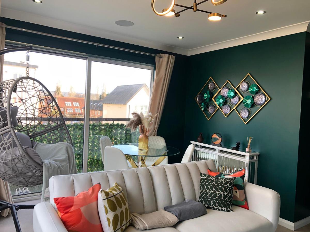 Beautiful 1-Bed Apartment In Redhill Redhill  Exteriör bild